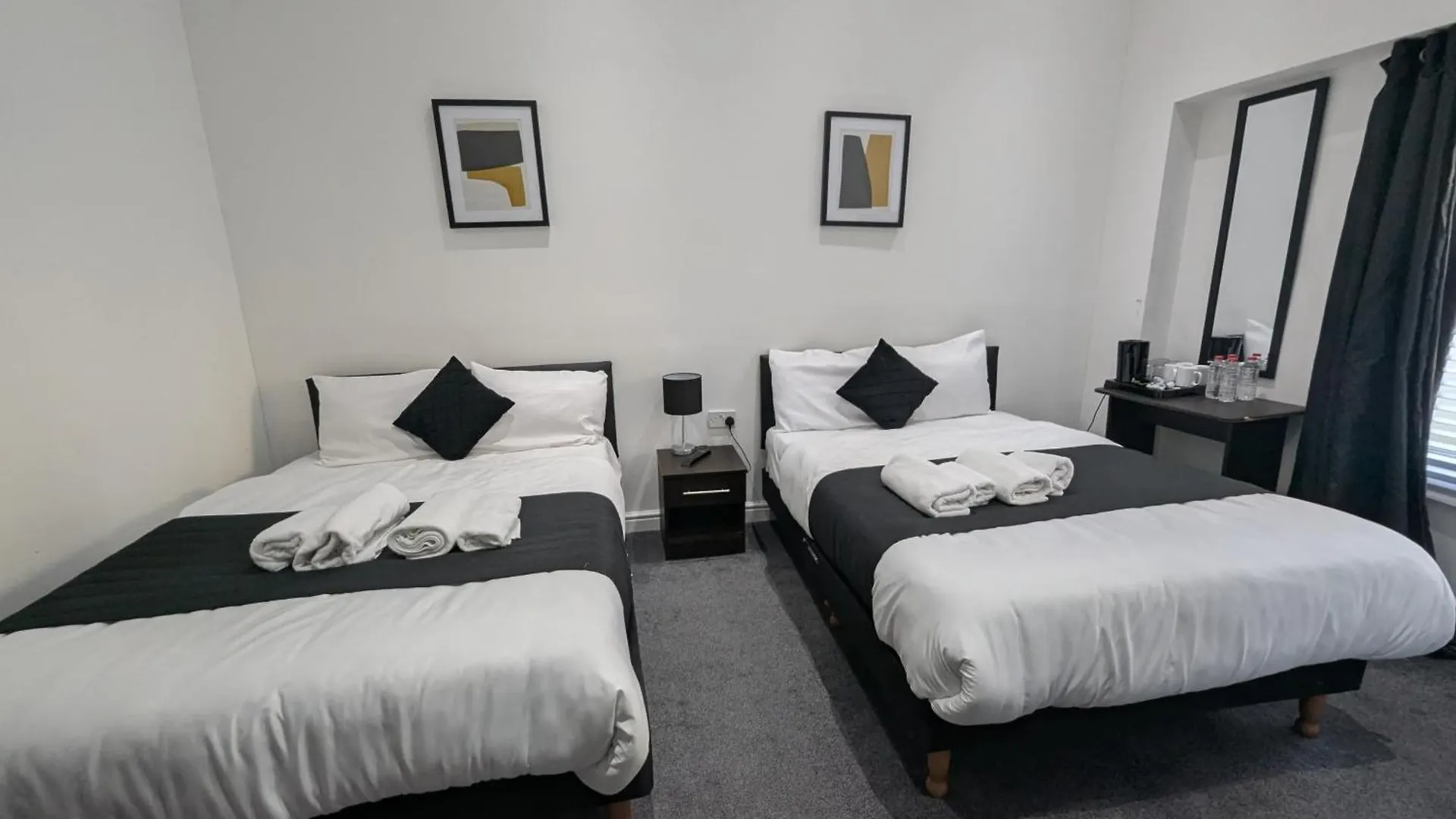 Guest house Oyo Firs Lodge London Heathrow Hounslow