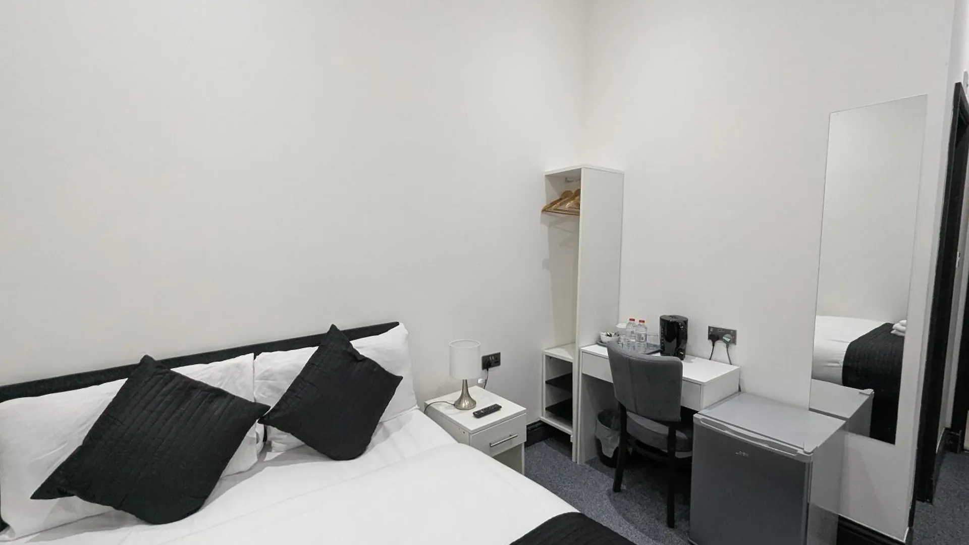 Oyo Firs Lodge London Heathrow Hounslow Guest house