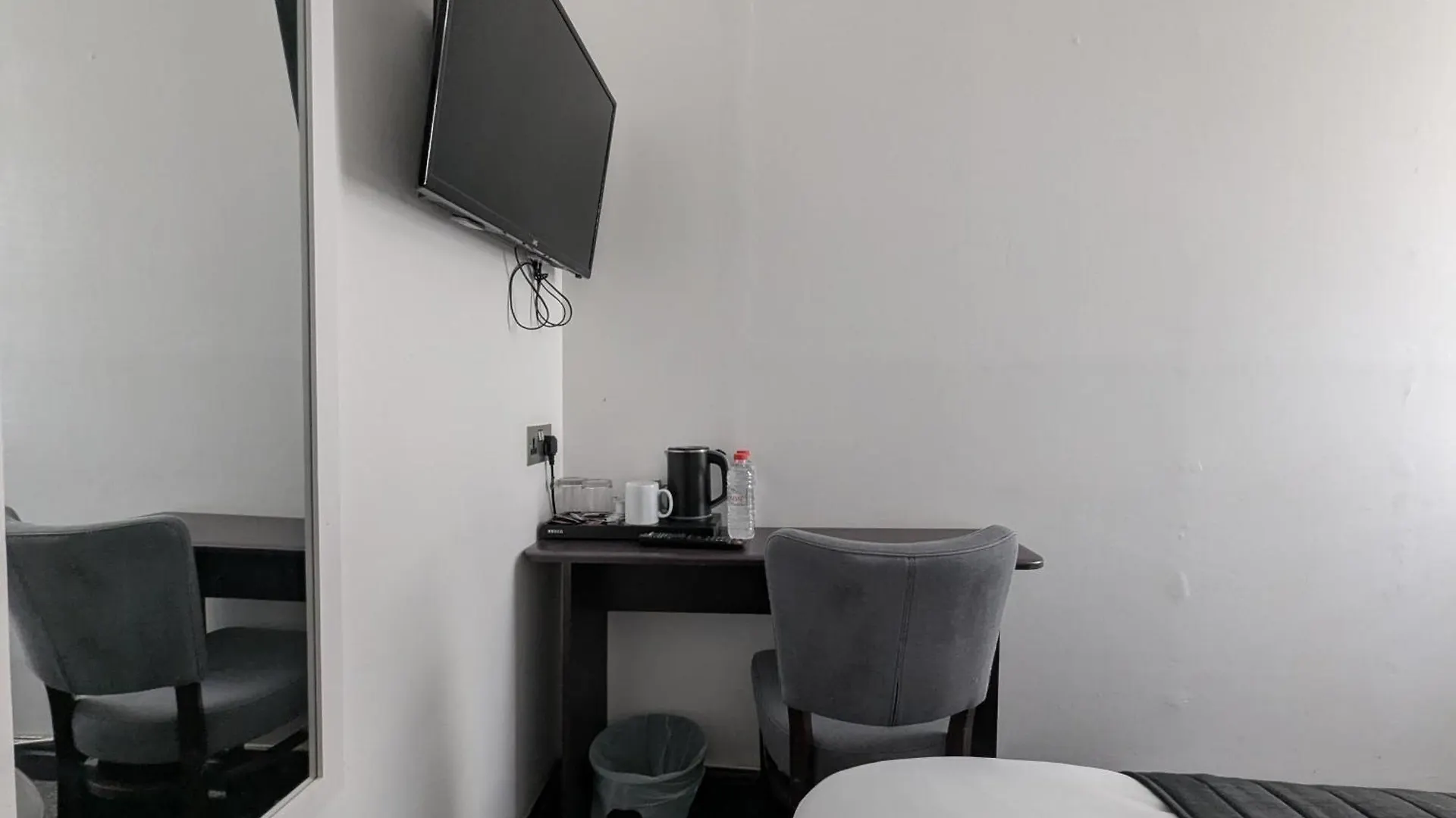 Oyo Firs Lodge London Heathrow Hounslow United Kingdom
